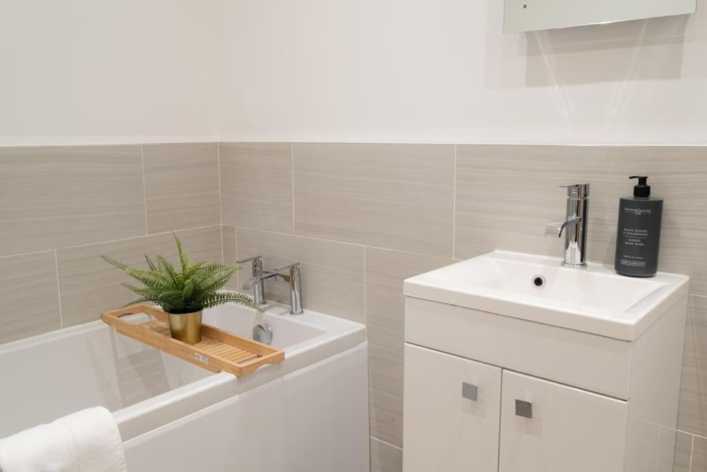 2 Bed 2 Bath Spacious Apartment In Central Aberdeen Exterior foto